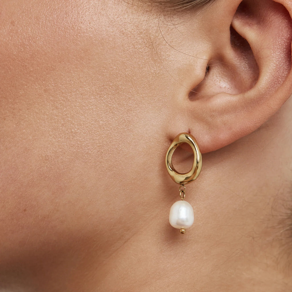 Isla Pearl Earrings